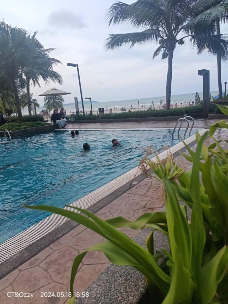 Timurbay Seafront Residence By Ozzy Azizi Kuantan Zewnętrze zdjęcie